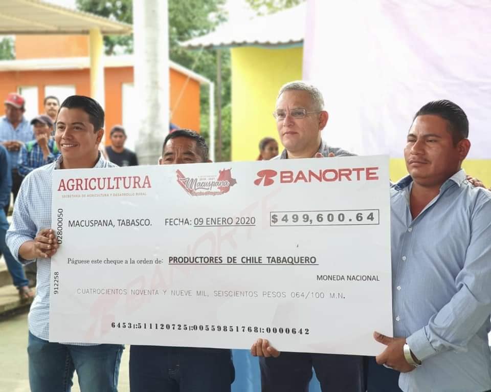 Entrega Ayuntamiento de Macuspana apoyos a 176 productores de la zona Chilera