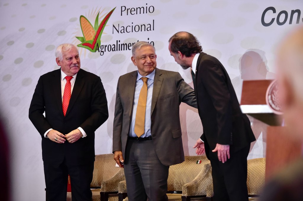 Presidente resalta acciones por el rescate del campo y la autosuficiencia alimentaria ante integrantes del sector&nbsp;agropecuario