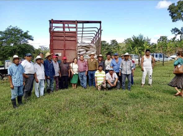 Entrega Ganadera Local de Macuspana 100 toneladas de Silo en apoyo a productores afectados por&nbsp;inundaciones