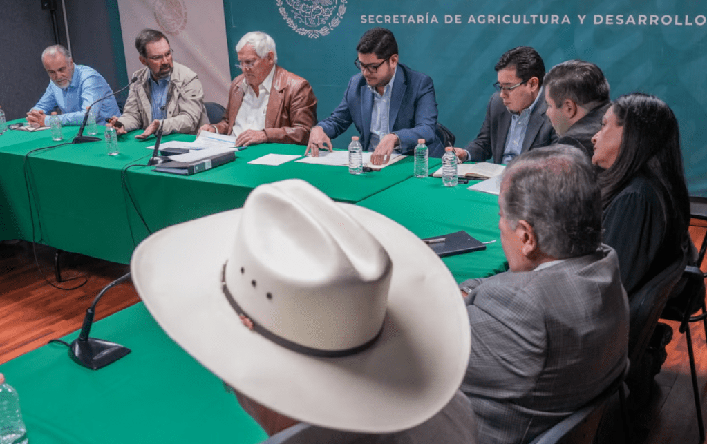 SADER y sector lechero acuerdan reforzar protección de hatos&nbsp;ganaderos