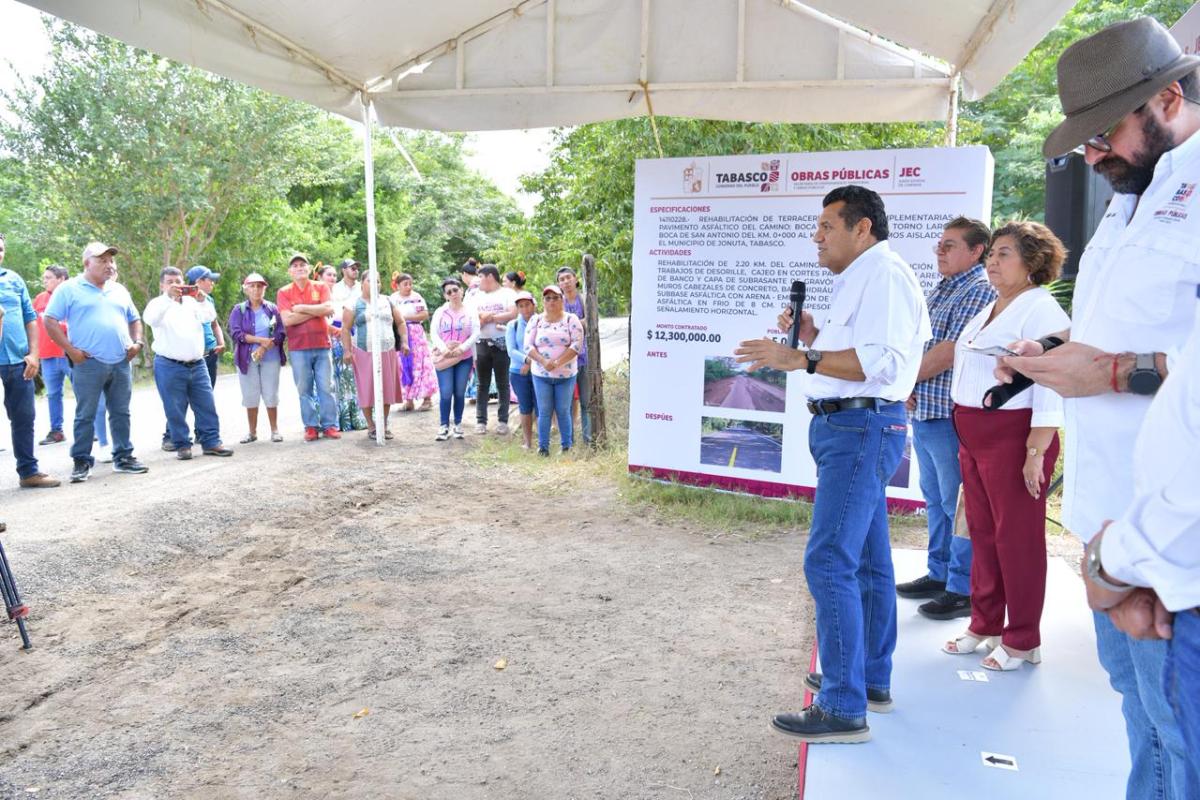 Inaugura Javier May rehabilitación de carretera en Jonuta; anuncia inversión de 50 mdp para compra de equipos y maquinaria para modernizar caminos&nbsp;estatales